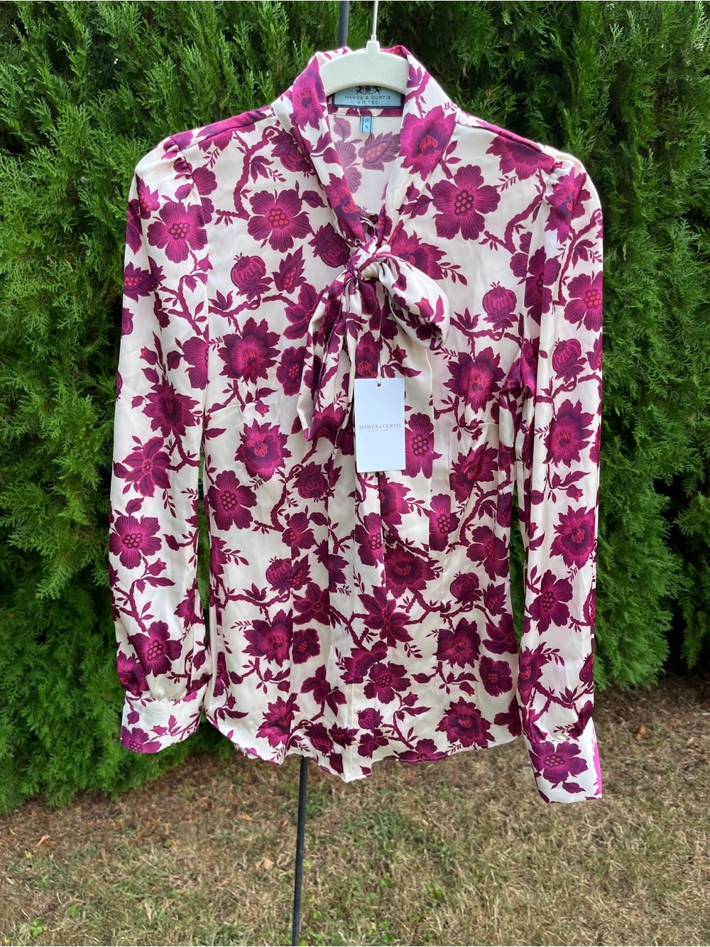 NWT Beautiful Hawes & Curtis Floral Bow-Tie Blouse in Magenta and Cream. UK6